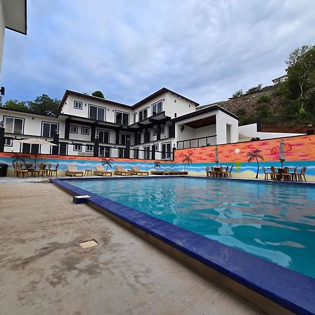 Chelle'S Suites And Restaurant Camp Bay Экстерьер фото